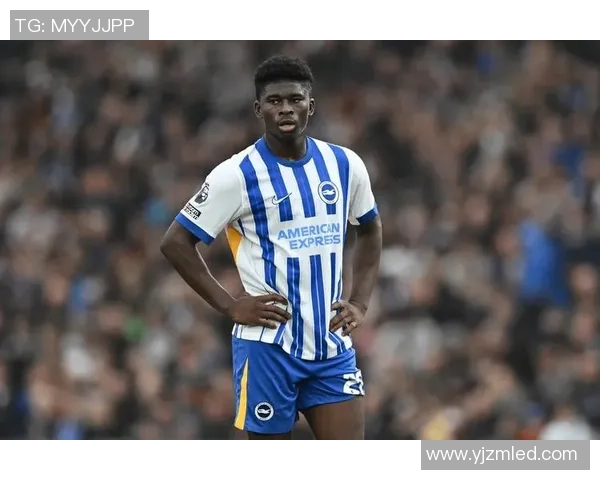 曼城官方：赛前举办阵亡将士纪念日活动，瓜帅献花圈，球衣将拍卖